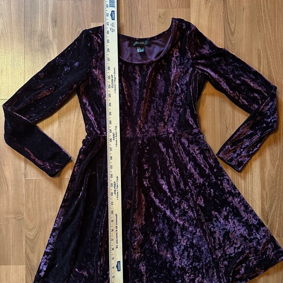 Burgundy Forever 21 long sleeved crushed velvet dress 👗 size small - Picture 2 of 5
